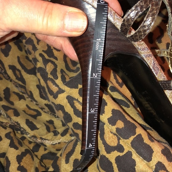 Nina size 10 sage green & tan alligator embossed strappy  platform heels - Picture 10 of 12